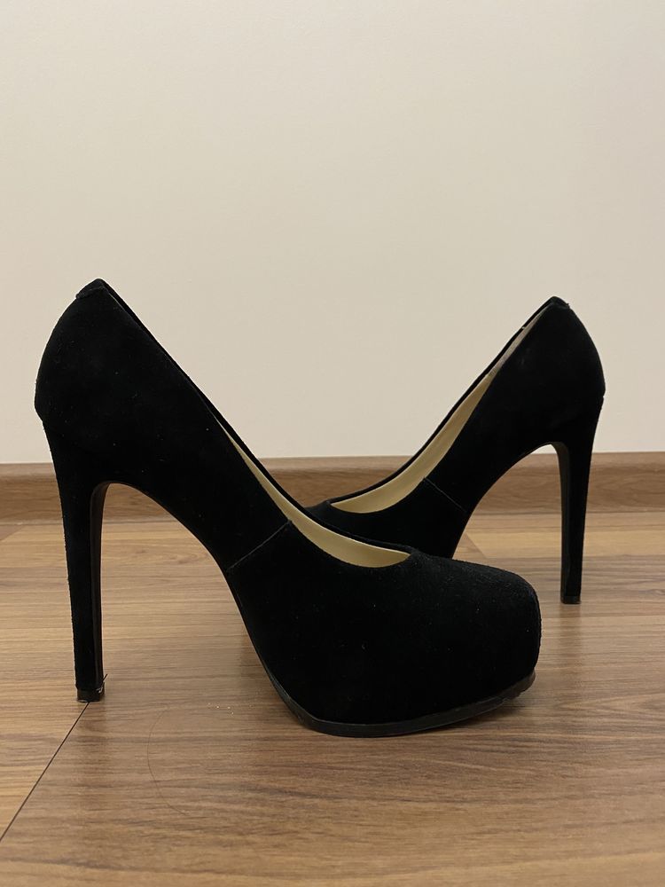 Buty damskie na obcasie KDNY