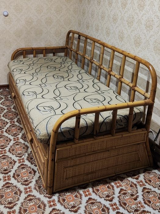 Самовивіз одеська - Диван Ліжко  з бамбука і ротангу розкладне