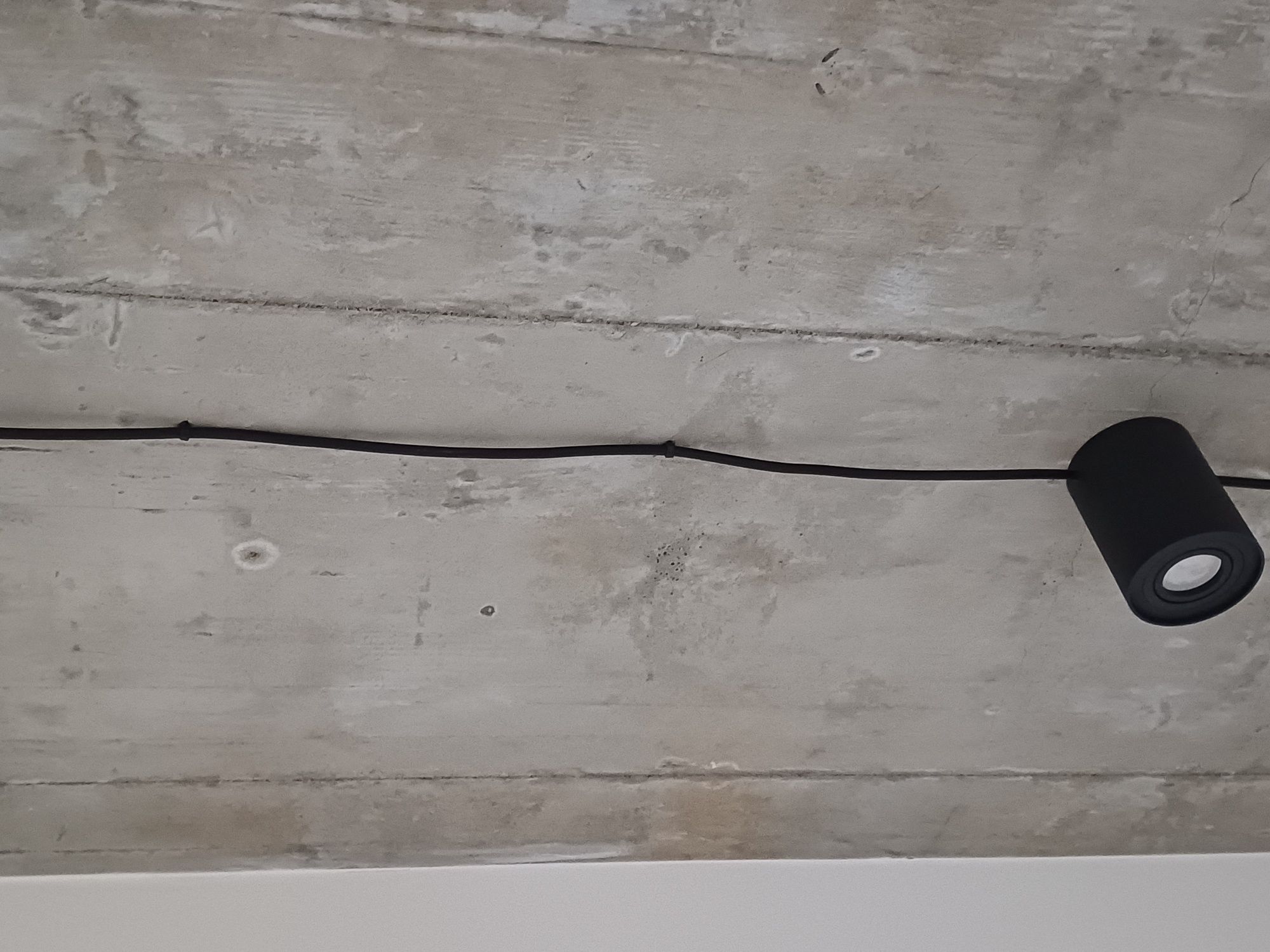 Ozdobne uchwyty do przewodów  elektrycznych Loft czarne.