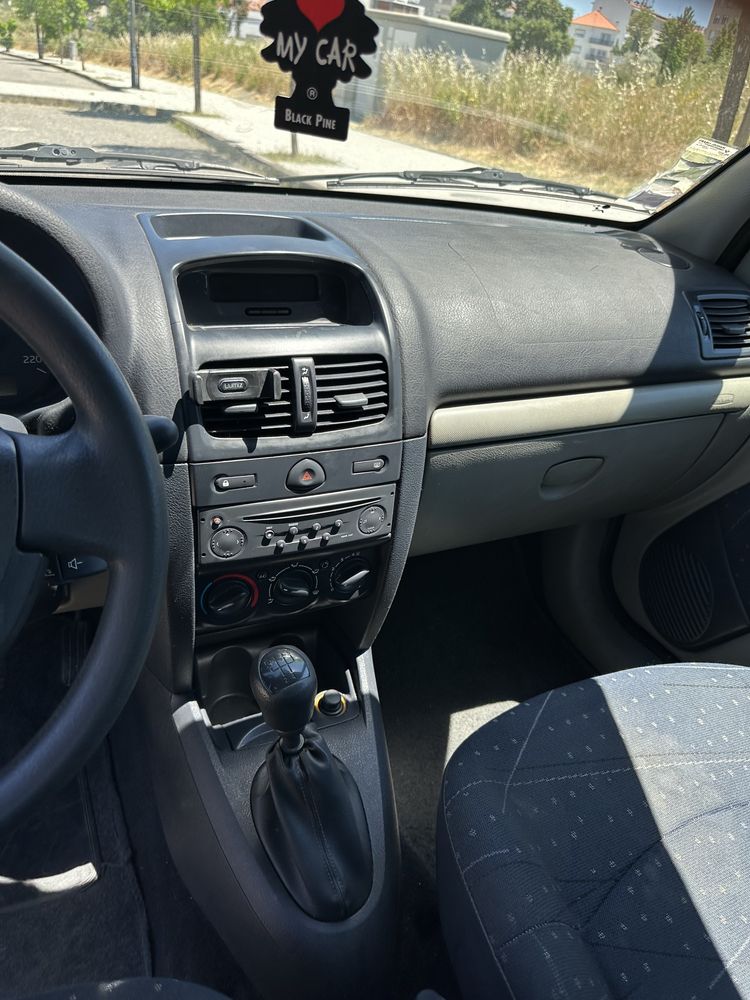 Renault Clio II 1.2 16V - 2003 | Ar Condicionado | Mecânica Revista