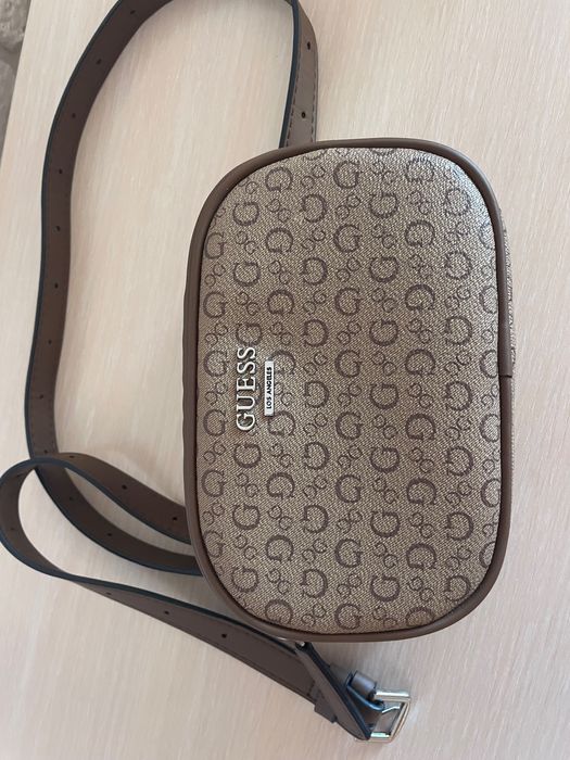 Сумка на пояс бананка від Guess