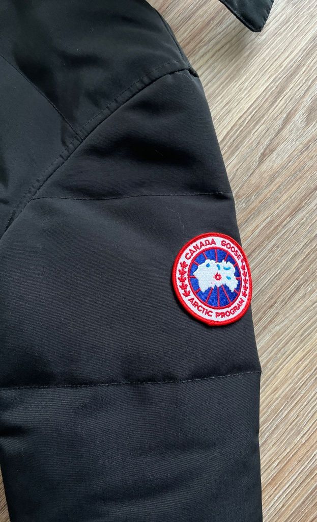 Kurtka damska ocieplana CANADA GOOSE, rozm. S