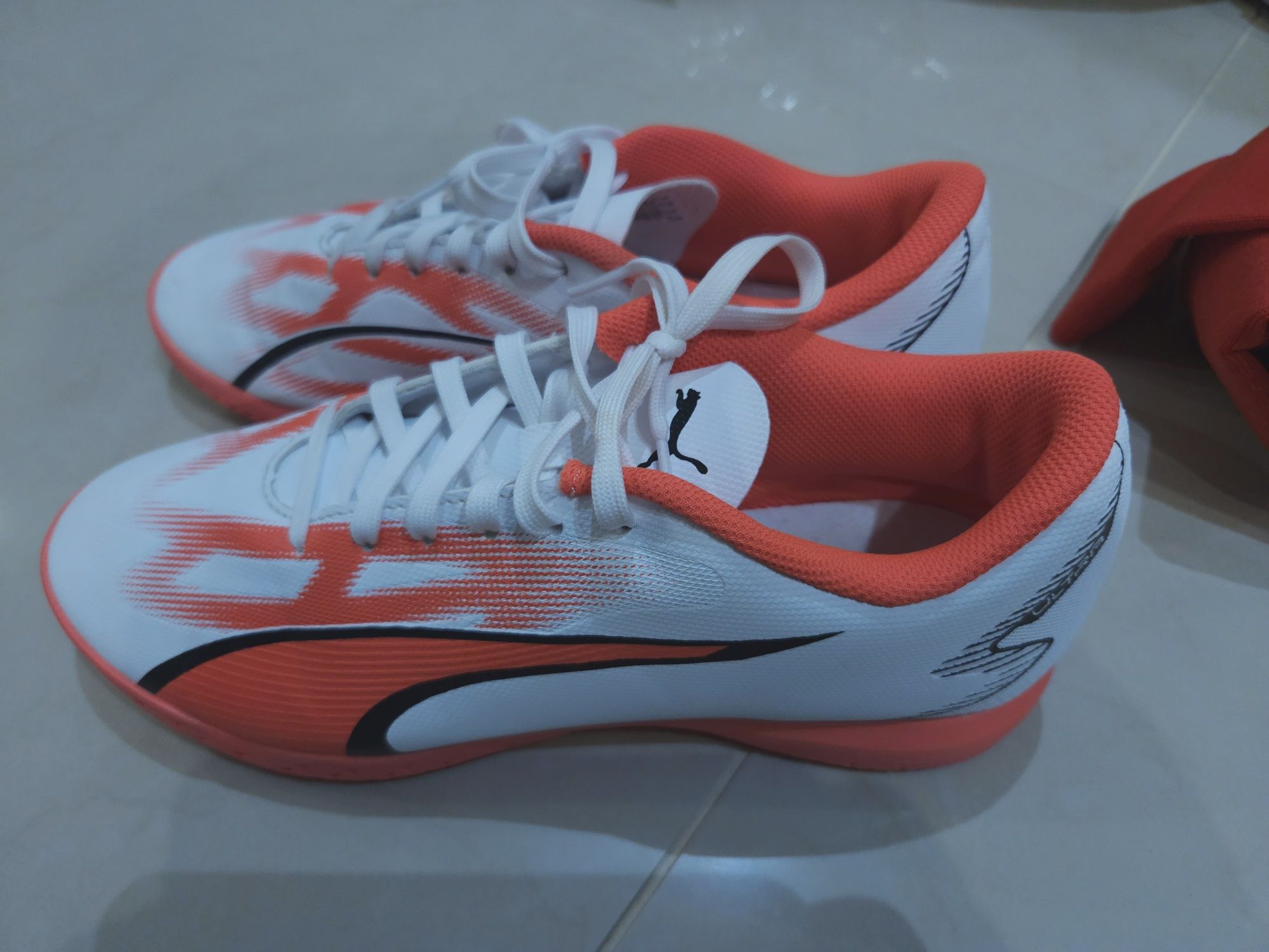 Halówki buty Puma Ultra Play 107529 r.40