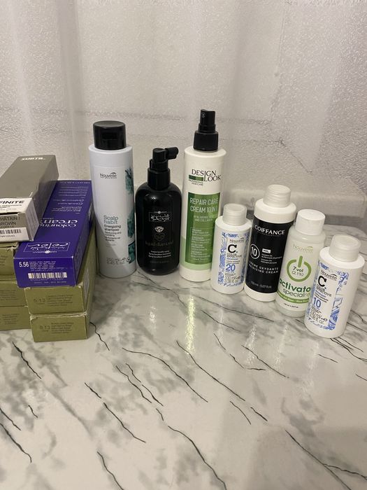 Шампунь, гребінці, насадки, фарба, все практично нове.