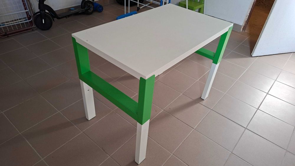 Biurko Ikea regulowane przedszkole i szkoła podstawowa stan dobry