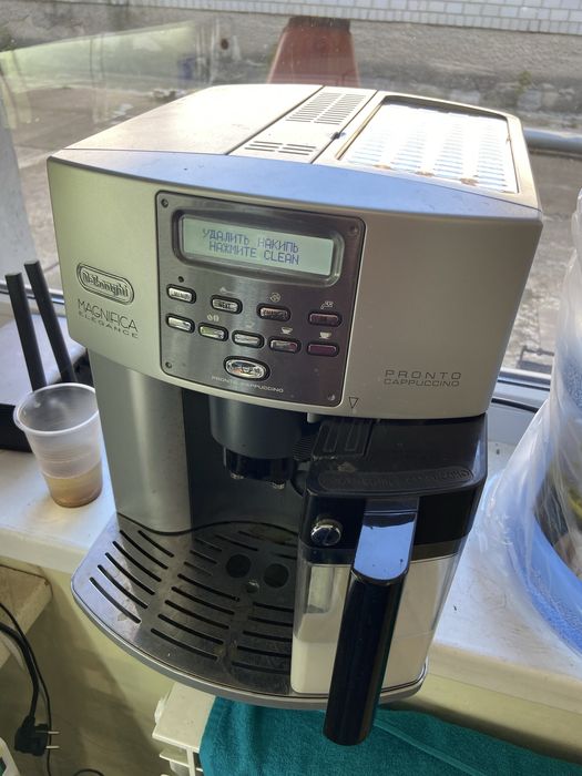 Кавамашина Delongi magnifika з капучінатором
