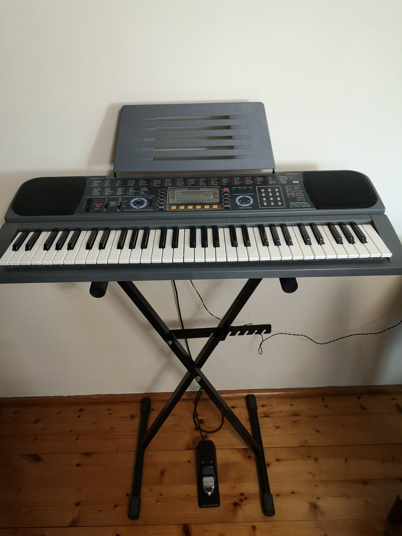 Keyboard/syntezator CASIO