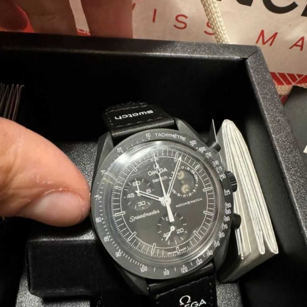 Wyjątkowe SO33B700: Snoopy w Omega x Swatch Moonphase Edition