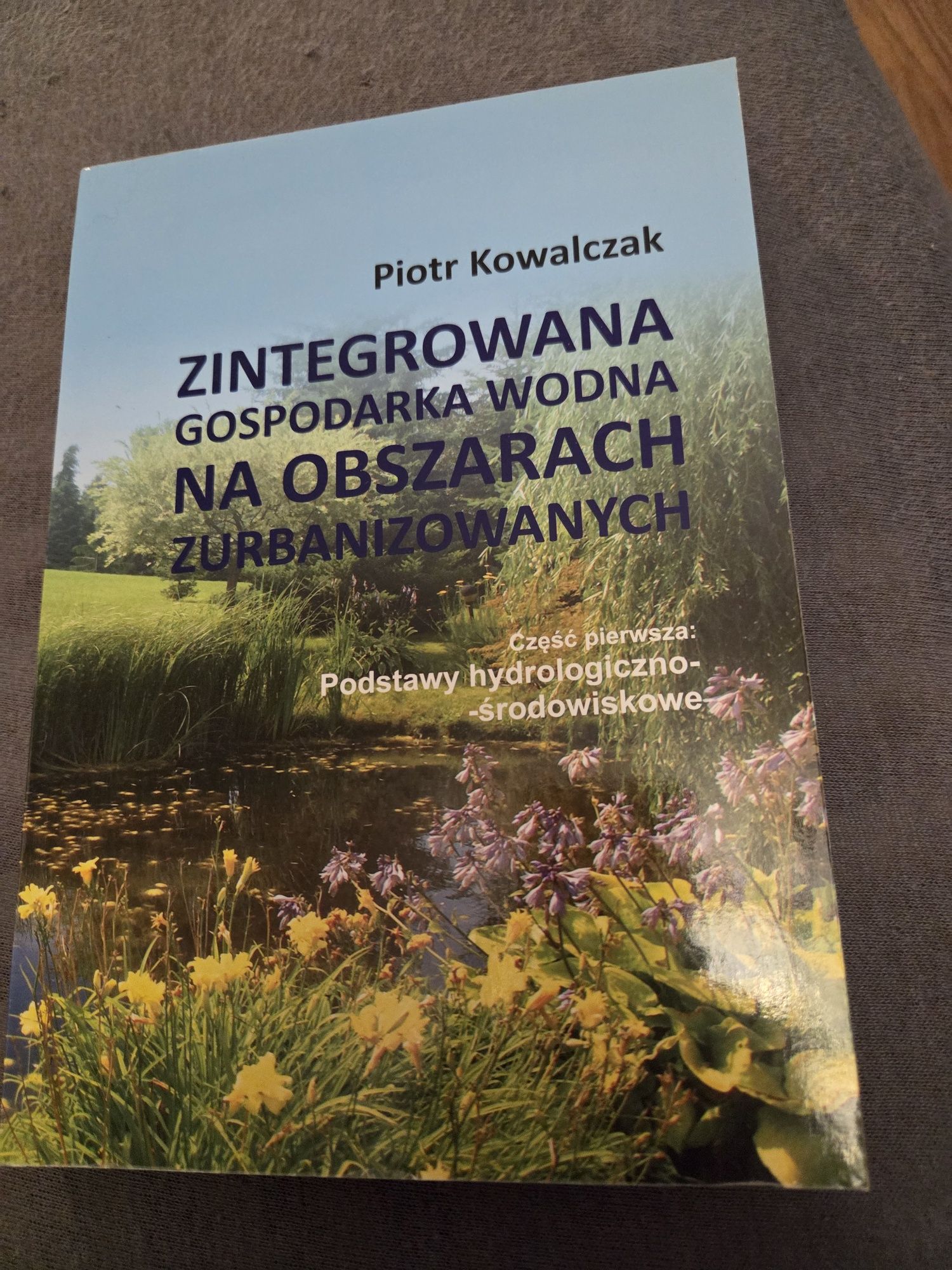 Zintegrowana gospodarka wodna na obszarach zurbanizowa Piotr Kowalczak