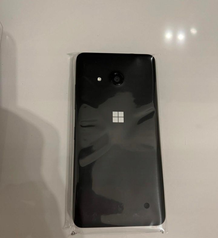 Smartfon Microsoft Lumia 550 1 GB / 8 GB czarny