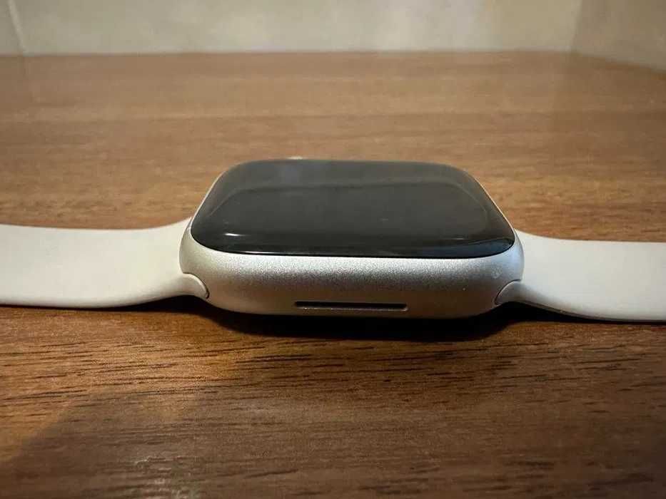 Смарт годинник apple watch 8 41 starlight оригінал у гарному стані