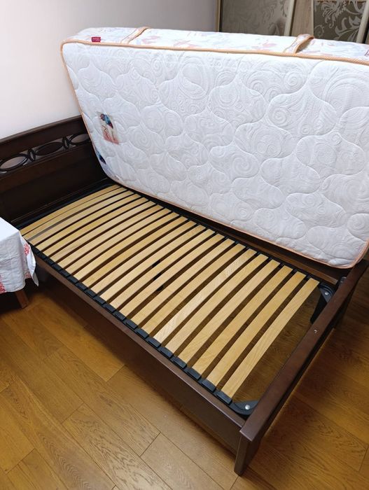 Ліжко дерев'яне односпальне