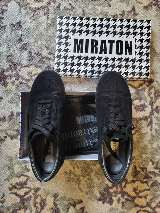 Кроссовки замшевые