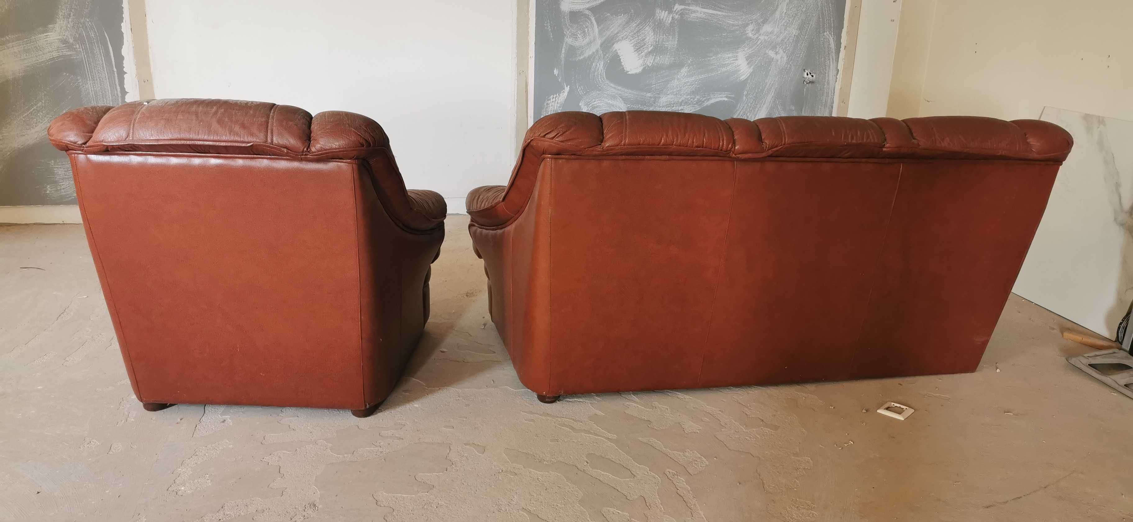 Vendo 2 sofás em pele castanha
