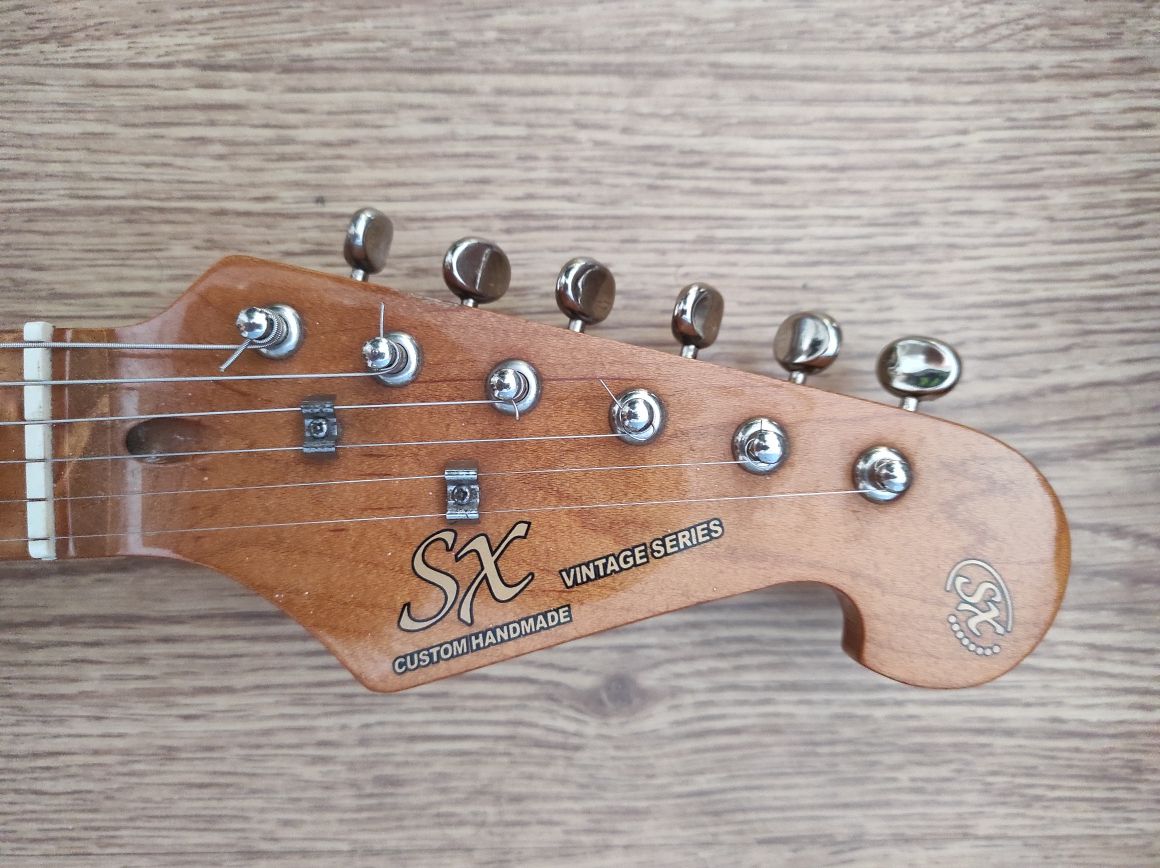 Guitarra elétrica SX Vintage Series + Suporte
