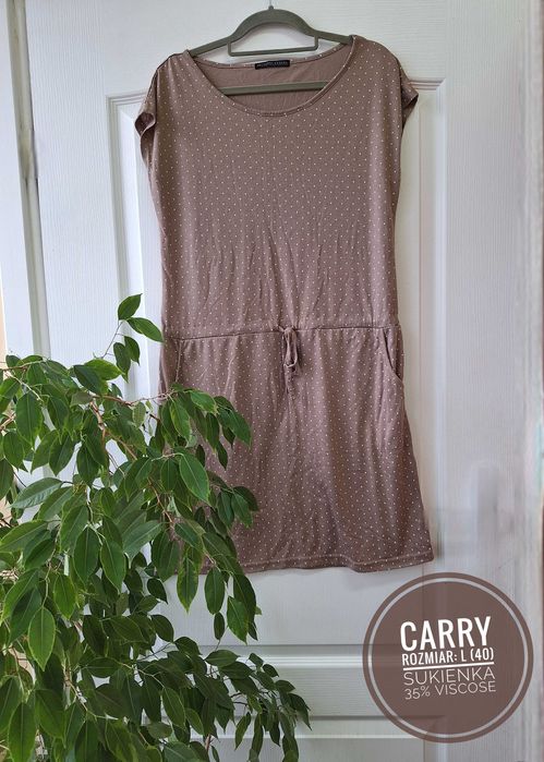 Sukienka prosta przewiewna brązowa w białe kropki Carry L (40)