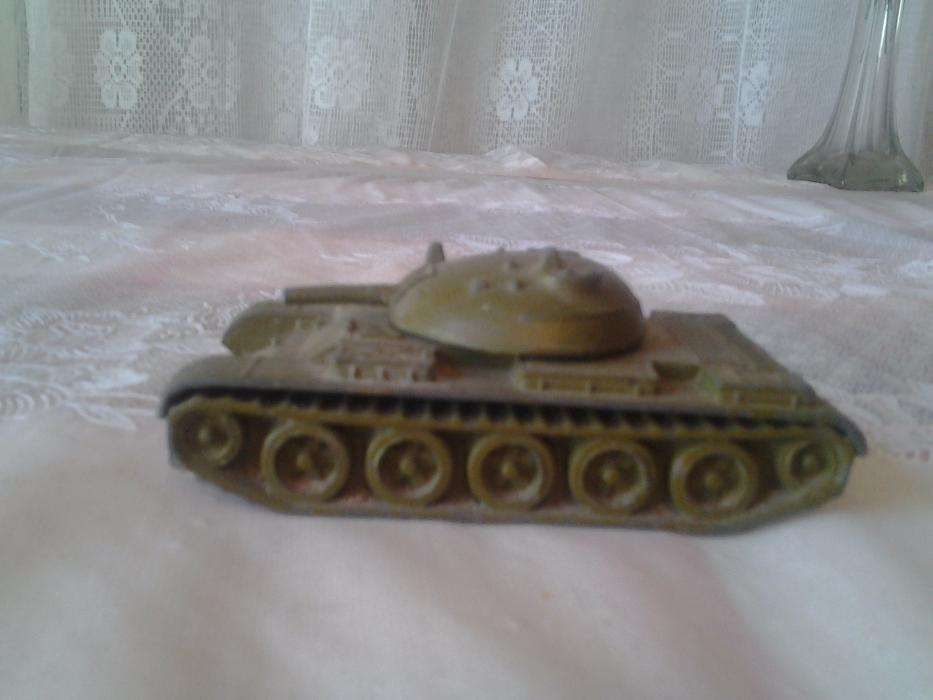 Продам танк железный производство СССР (игрушки СССР)