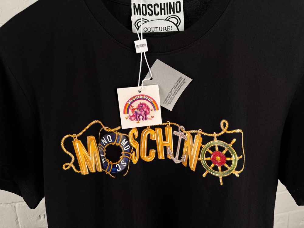 Жіноча футболка moschino ,розмір S-M