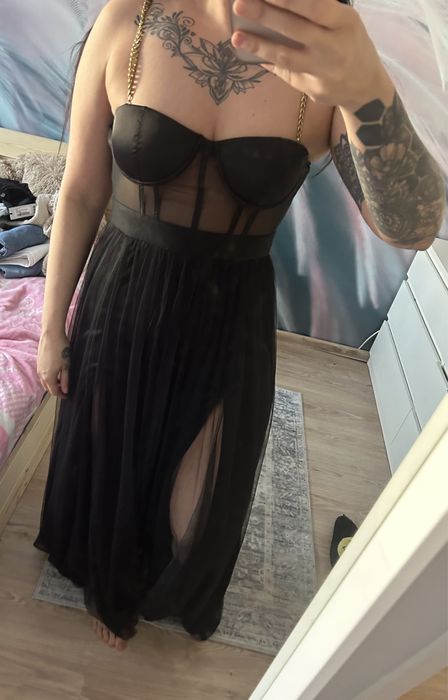 Dluga czarna sukienka