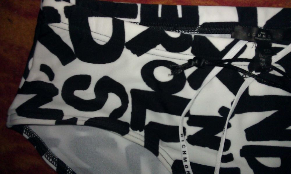 Екстравагантні чоловічі плавки із символікою - John Richmond original