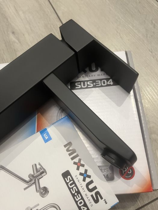 Змішувач для умивальника Mixxus KUB чорний матовий | нержавіюча сталь