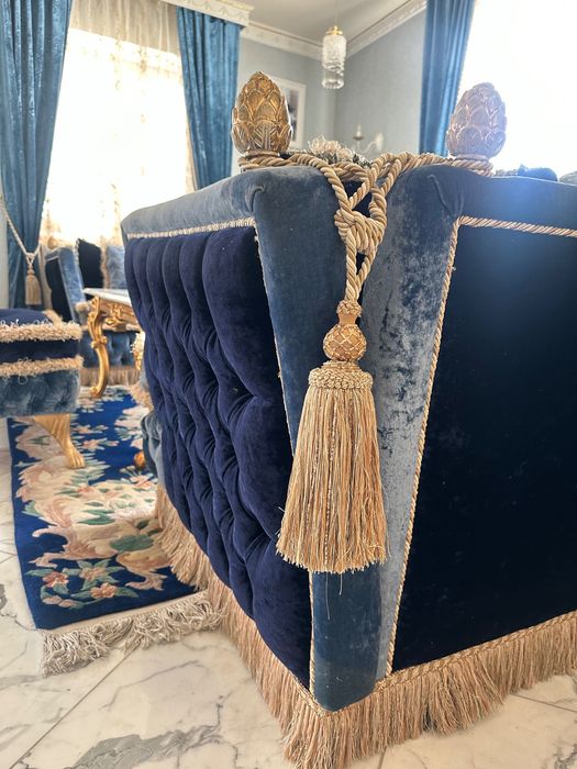 Італійські м’які меблі (дерево, бархатна оббивка, італійські тканини)