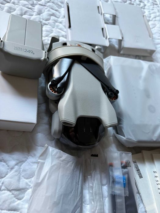 SUPER STAN DJI Mini 3 komplet + dodatkowa bateria + torba