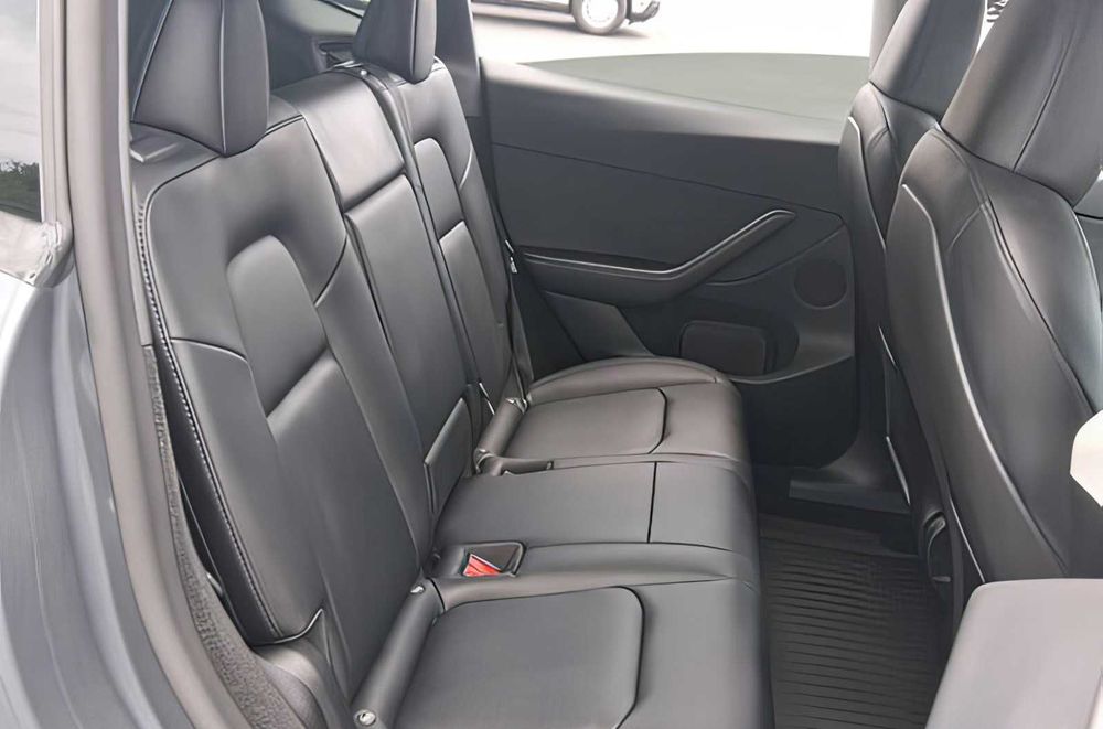 Tesla Model Y      2022