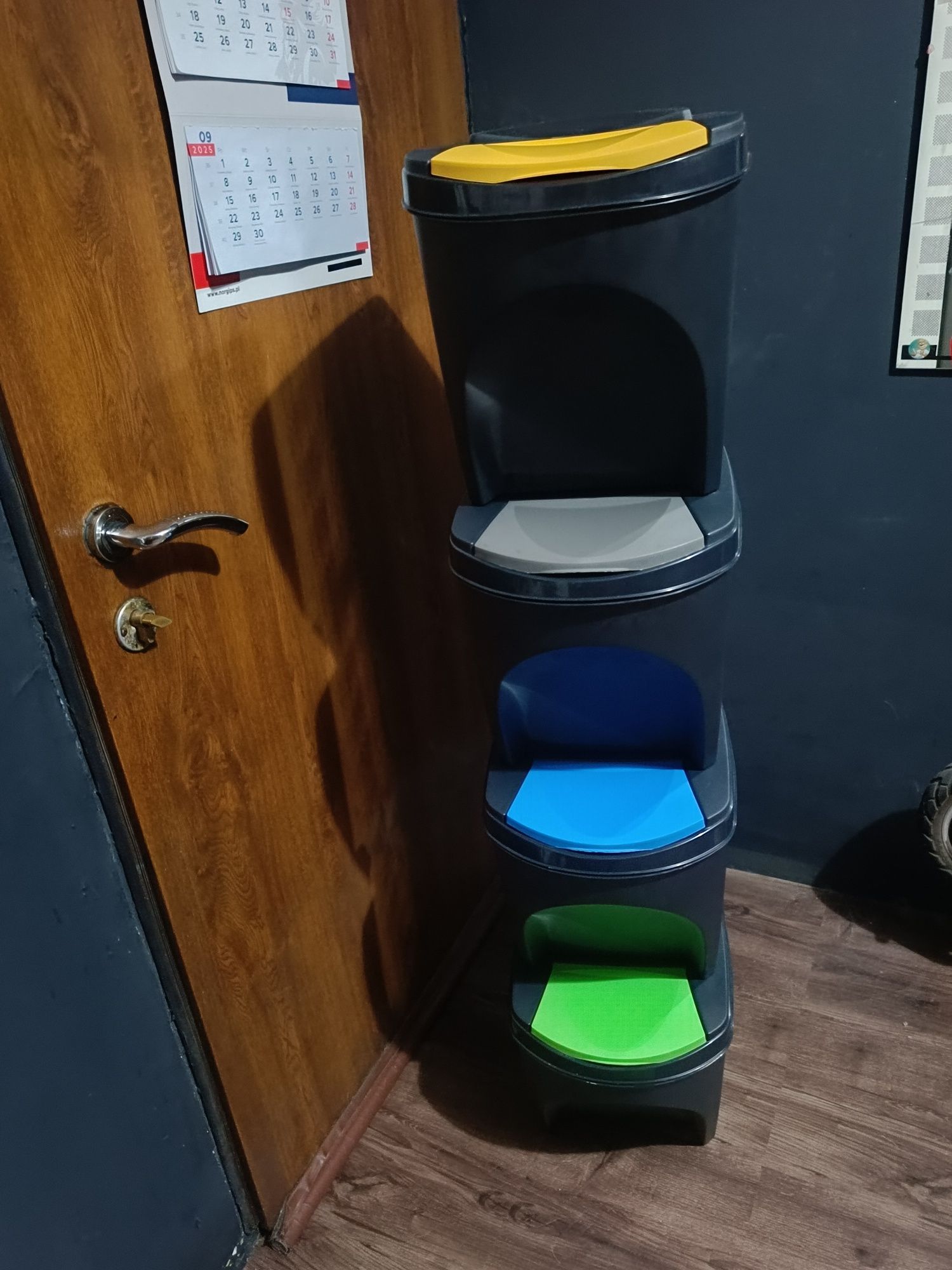 Pojemniki do segregacji smieci