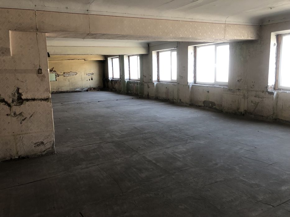 Продам будівлю. Ударників. Автосалони