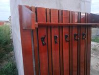 Вешалки напольные . Дерево -800 и. Металл- нерж 500, синяя - 600