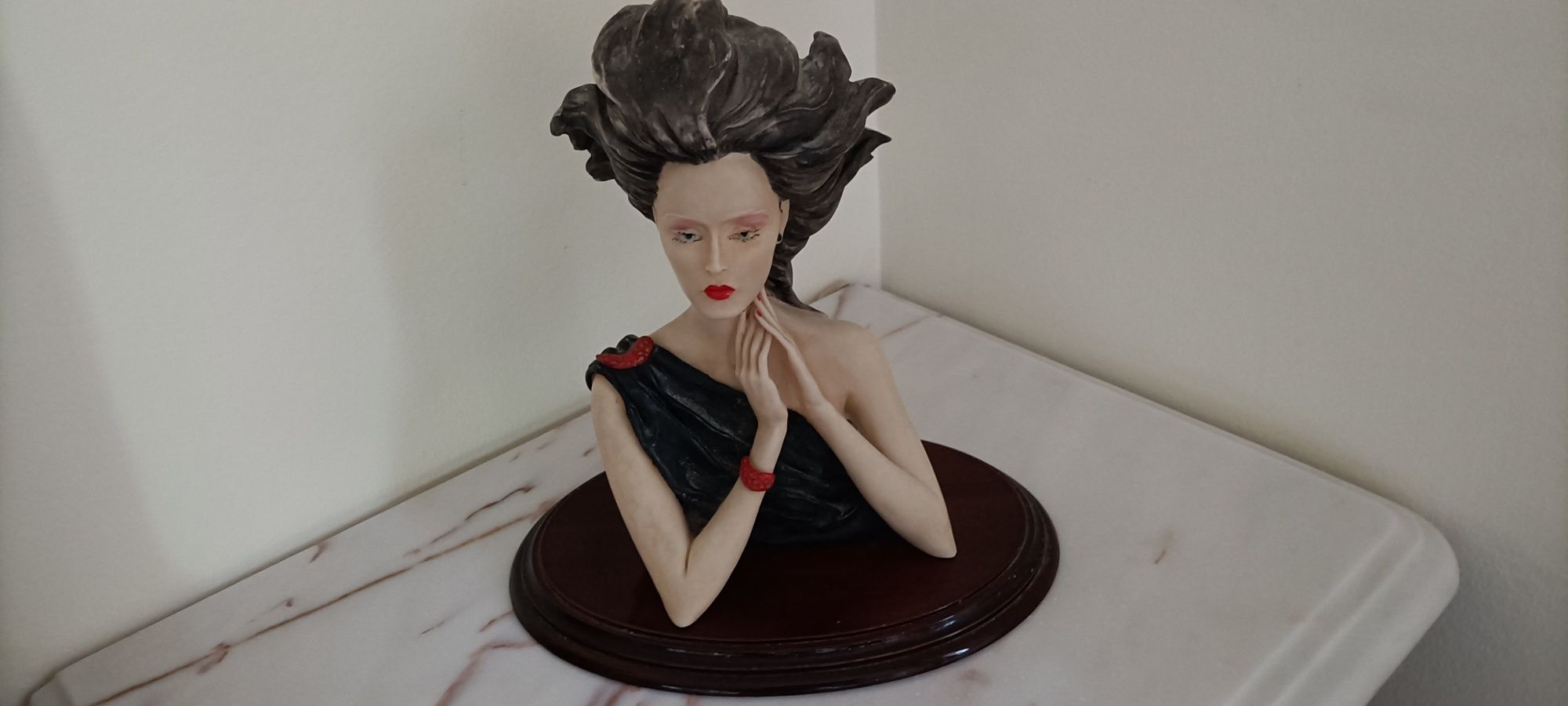 Estatueta mulher
