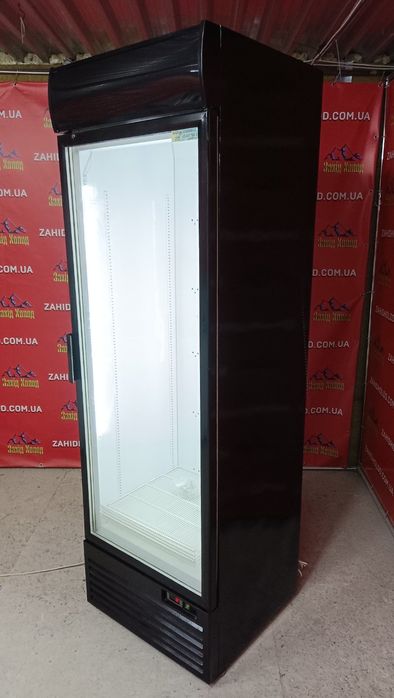 Холодильна вітрина. Вітрина для магазину. Холодильник. UBC. Cold.
