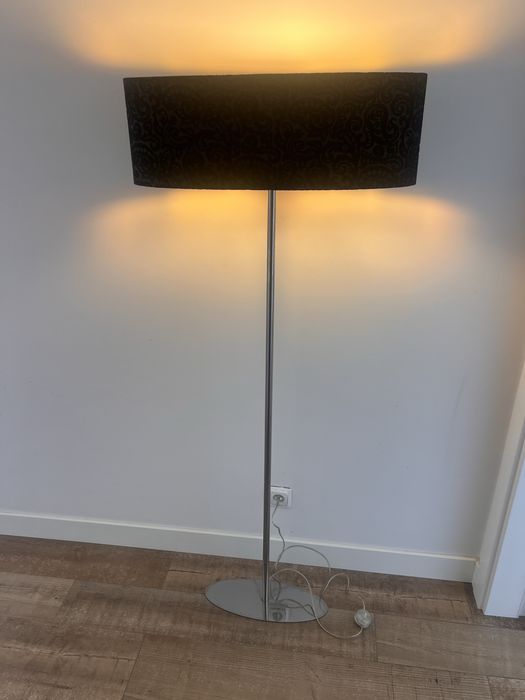 Vendo candeiro de pe pouco usado por falta de espcak