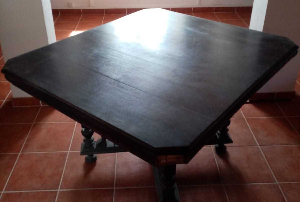 mesa antiga, estilo clássico