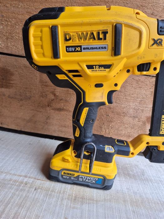 Dewalt DCN680 gwóździarka z baterią 5ah Power Stack