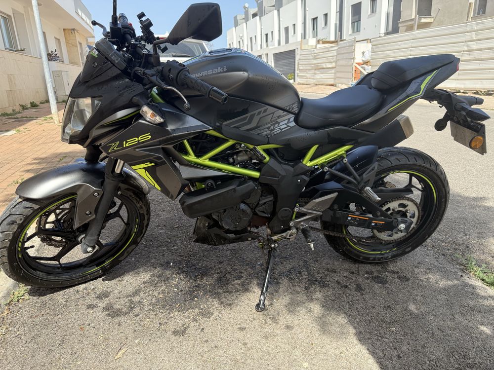 Kawasaki 125c com a