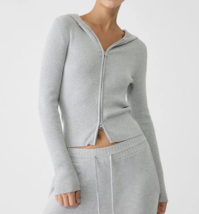 Кофта на замочку Stradivarius