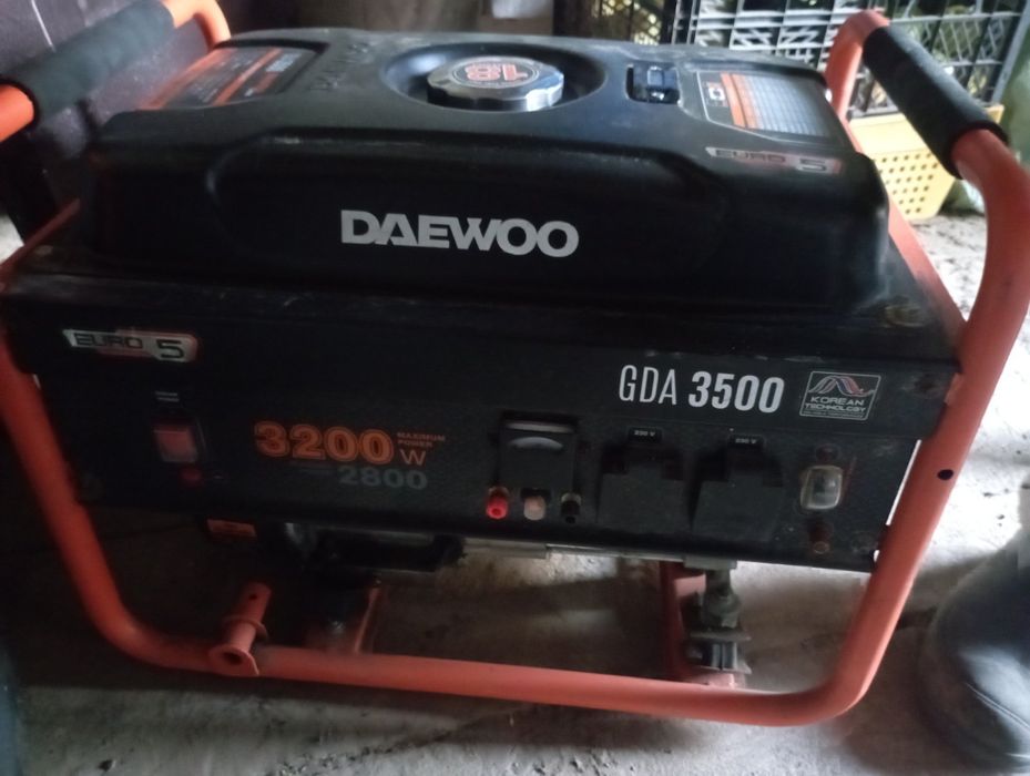 Бензиновий генератор.