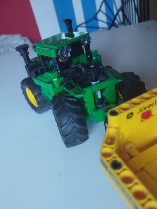 LEGO technic traktor John Deere