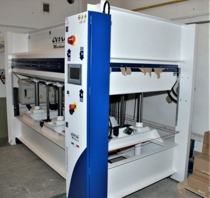 Prasa półkowa do forniru OMC 2500x1300mm 90 ton