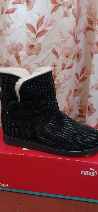 Угги в камнях чорного цвета