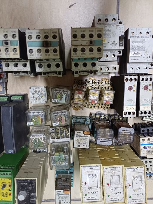 Styczniki przekazniki wyłączniki złączki