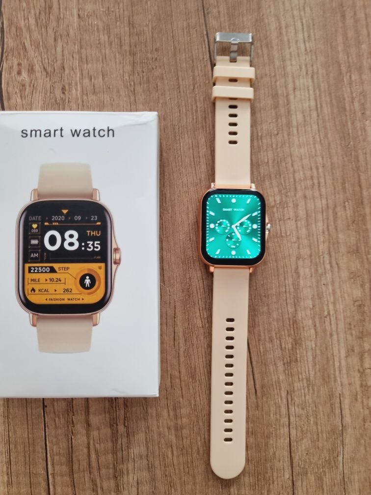 Smartwatch złoty kolor