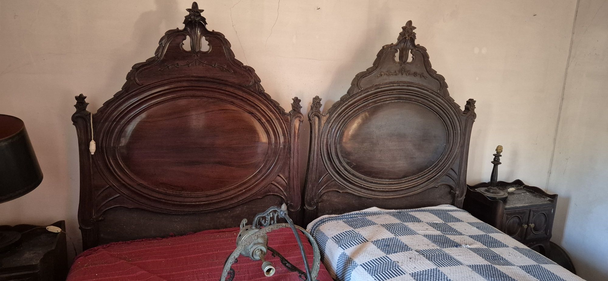 Última chance. A vender amanha. Última baixa!!! Duas camas D. Maria co