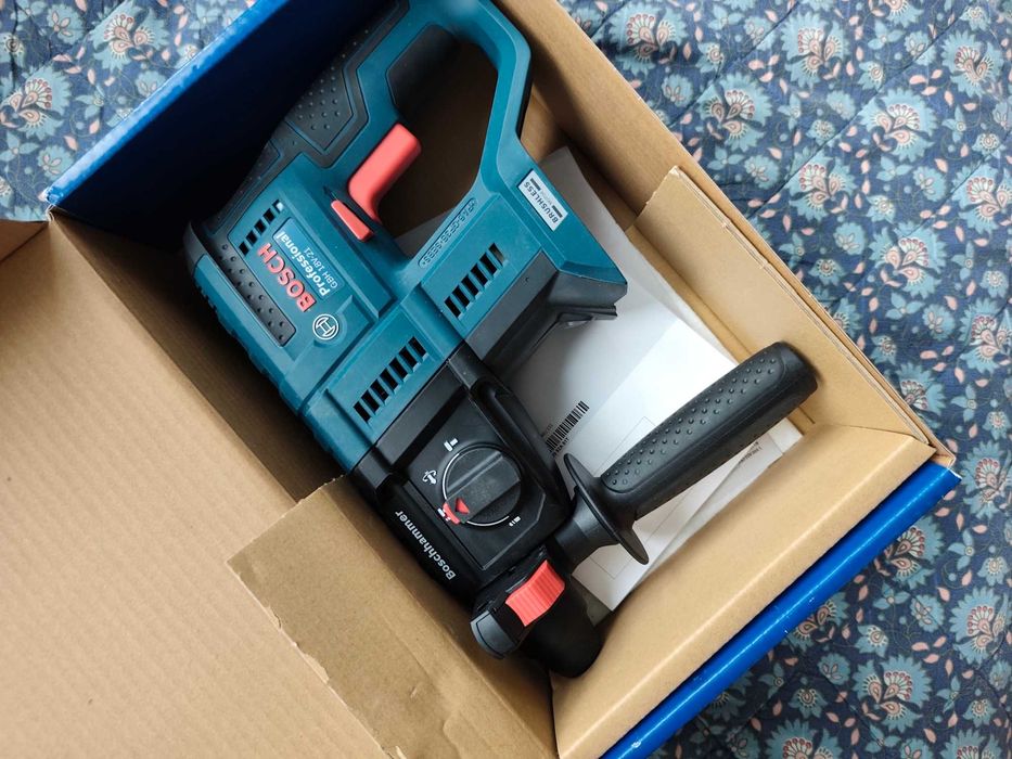 Zestaw BOSCH wkrętarka, szlifierka kątowa, młotowiertarka udarowa