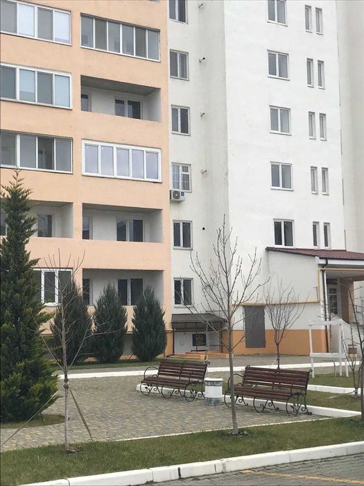 Квартира в новому будинку біля Двох Стовпів