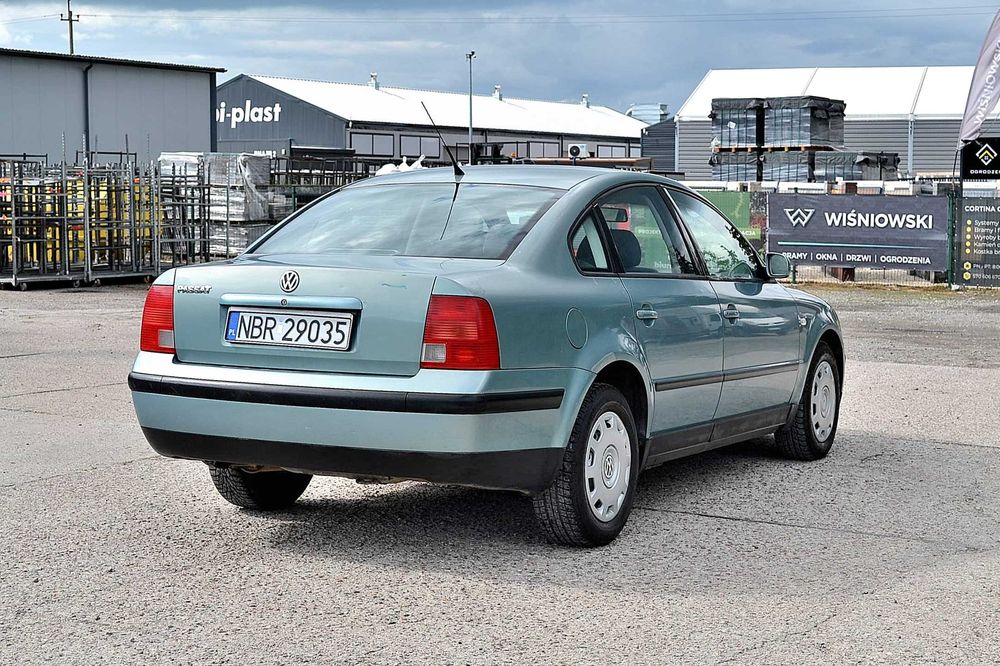 VW - Passat  1.6 cm benzyna ,   klima ,  okazja !