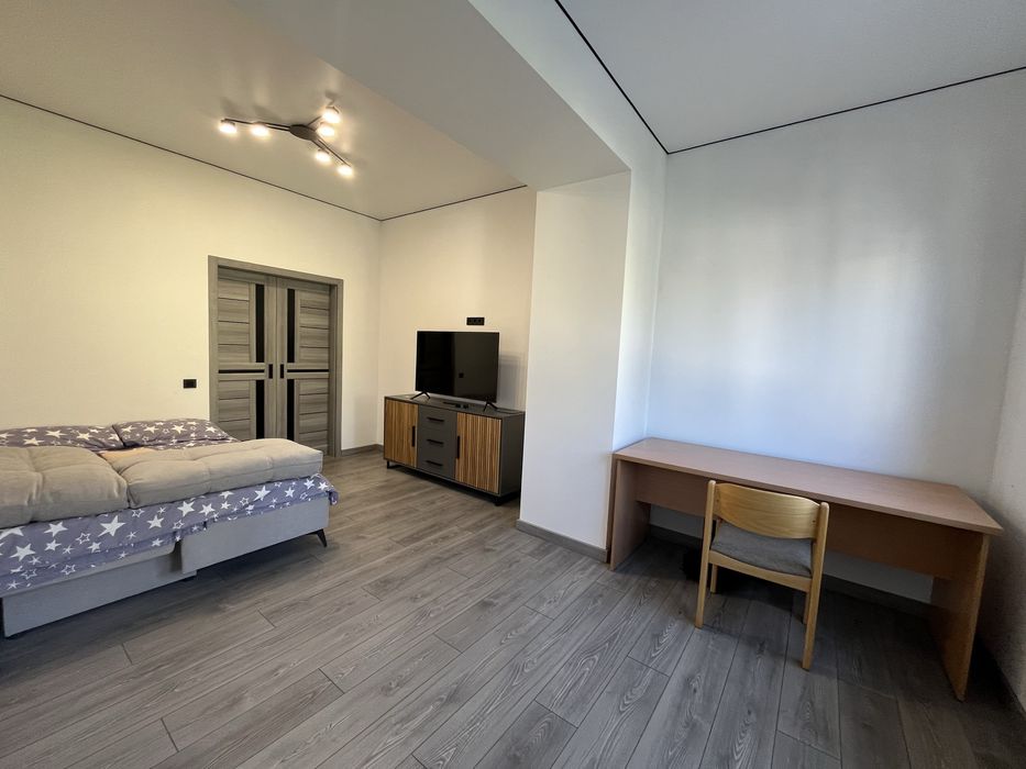 Продаж 2к на Івасюка (ринок, СШ #2, центр)!