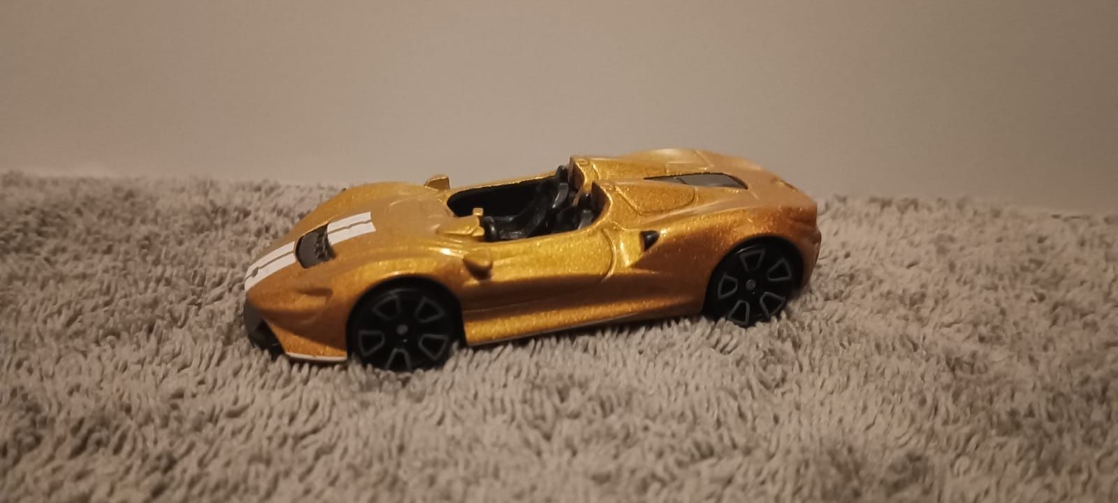 Hotwheels mclaren elva złoty 2021